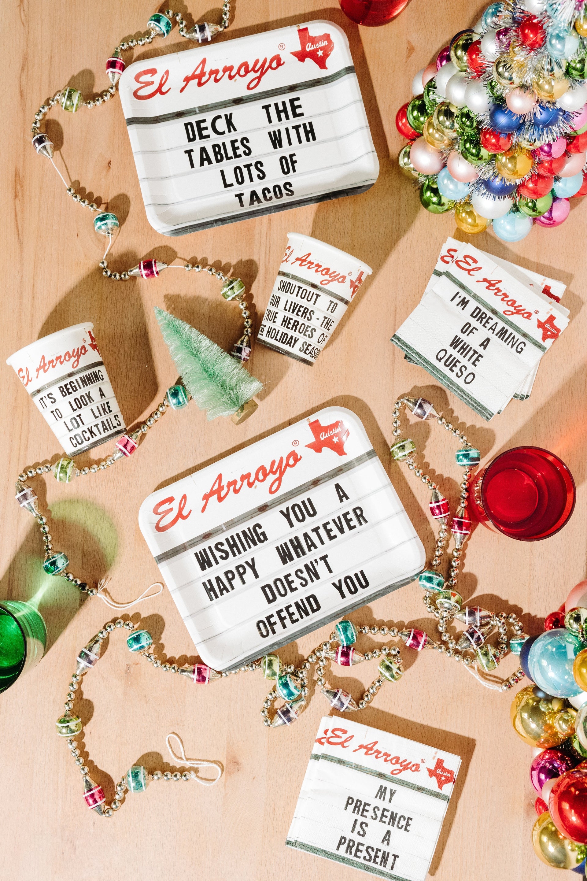 Party Plates (Pack of 12) - Deck The Halls